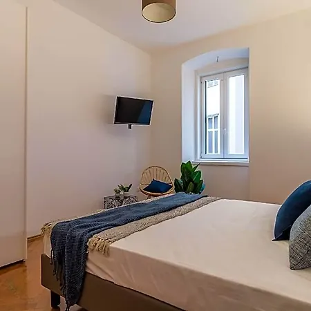 Pregiata Con Bagno Privato - Blu Di Prussia 3* トリエステ